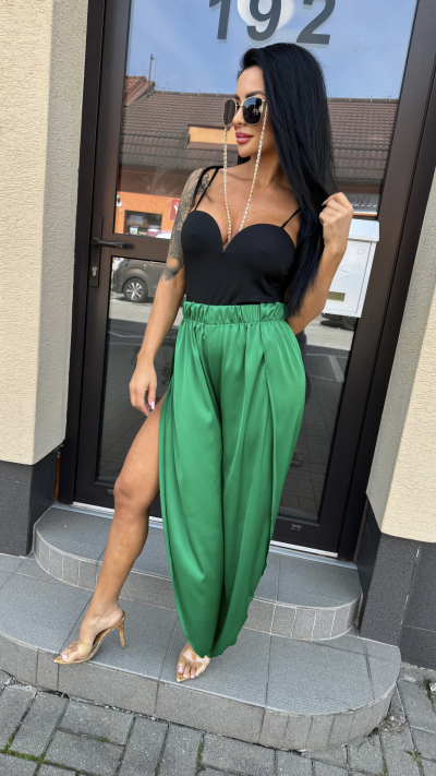 Saténové nohavice – zelená farba